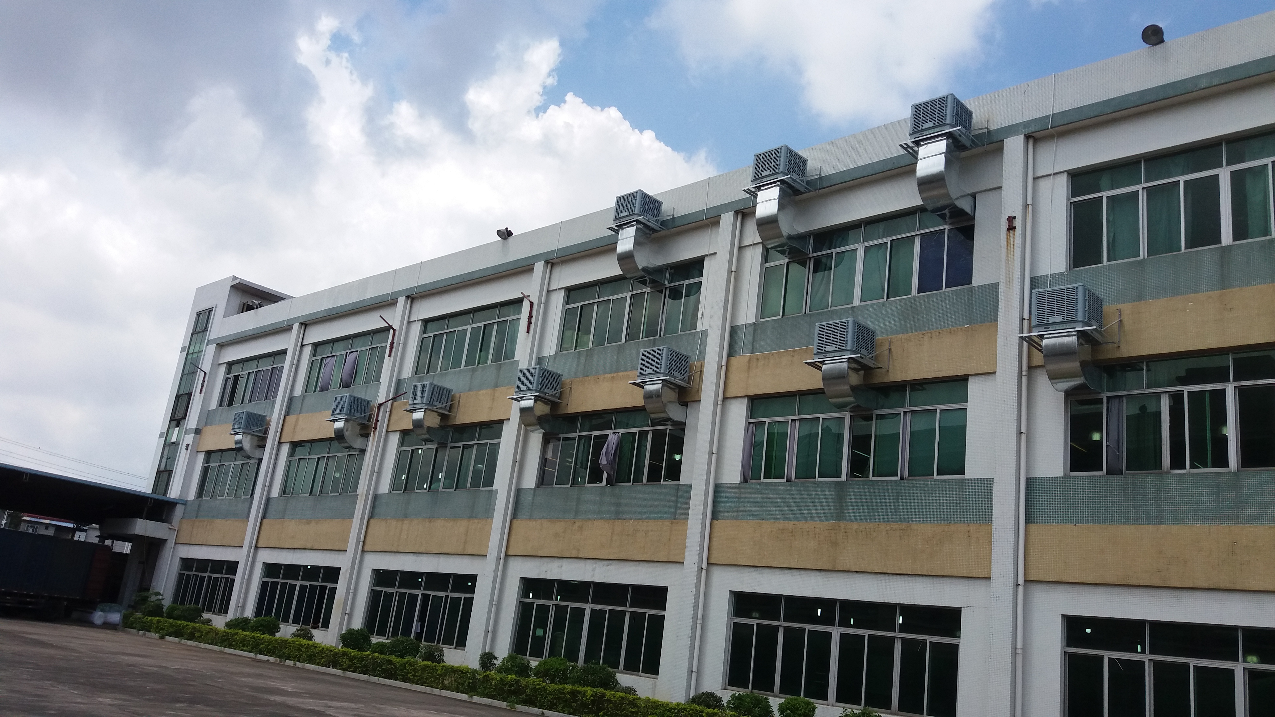 電鍍壓軸廠環(huán)?？照{(diào)降溫案例